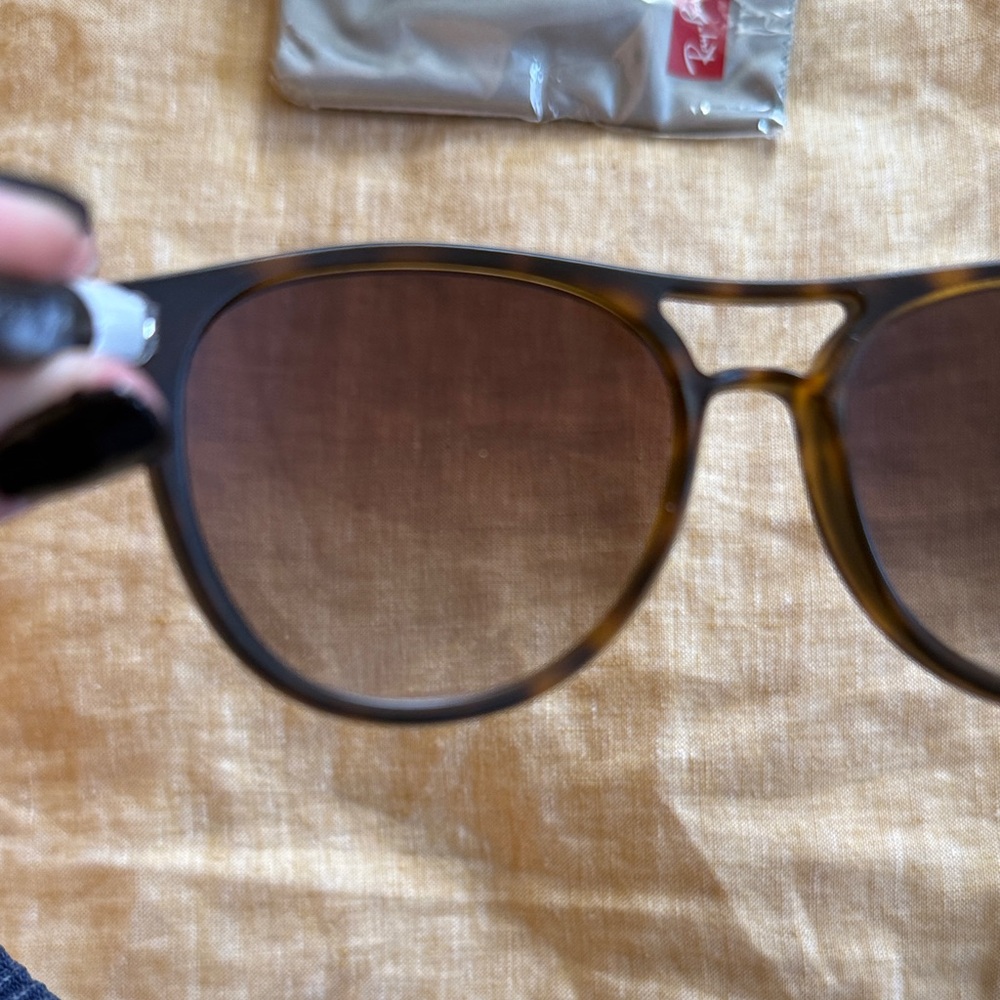 Ray-Ban Brown Gradient Lens Sunglasses with Black Case - Picture 9 of 16